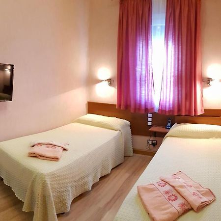 Hostal De La Torre Hostal Economico บายาโดลิด ภายนอก รูปภาพ