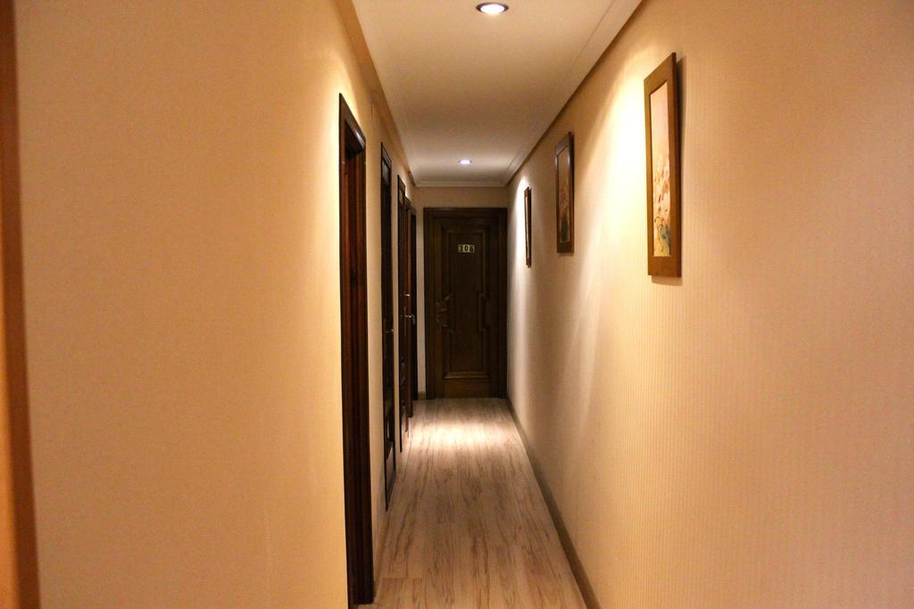 Hostal De La Torre Hostal Economico บายาโดลิด ภายนอก รูปภาพ