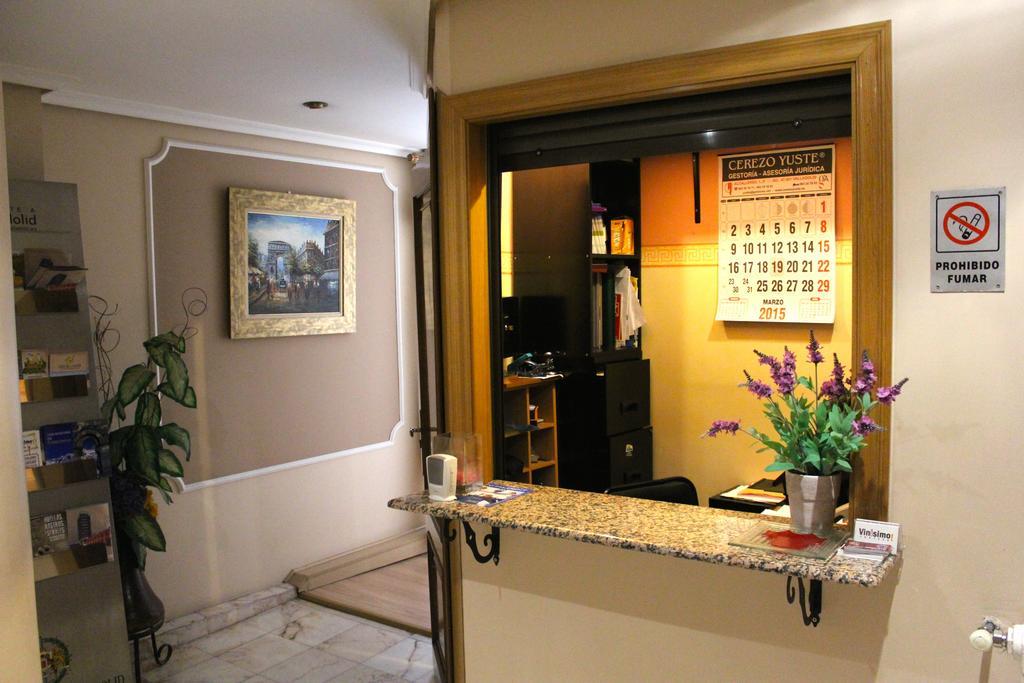Hostal De La Torre Hostal Economico บายาโดลิด ภายนอก รูปภาพ