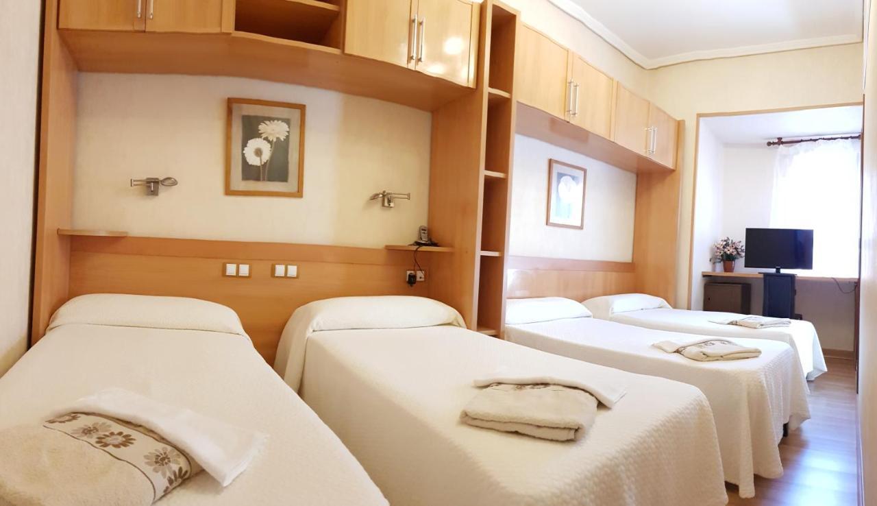 Hostal De La Torre Hostal Economico บายาโดลิด ภายนอก รูปภาพ