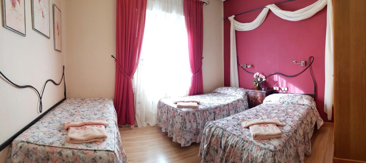 Hostal De La Torre Hostal Economico บายาโดลิด ภายนอก รูปภาพ