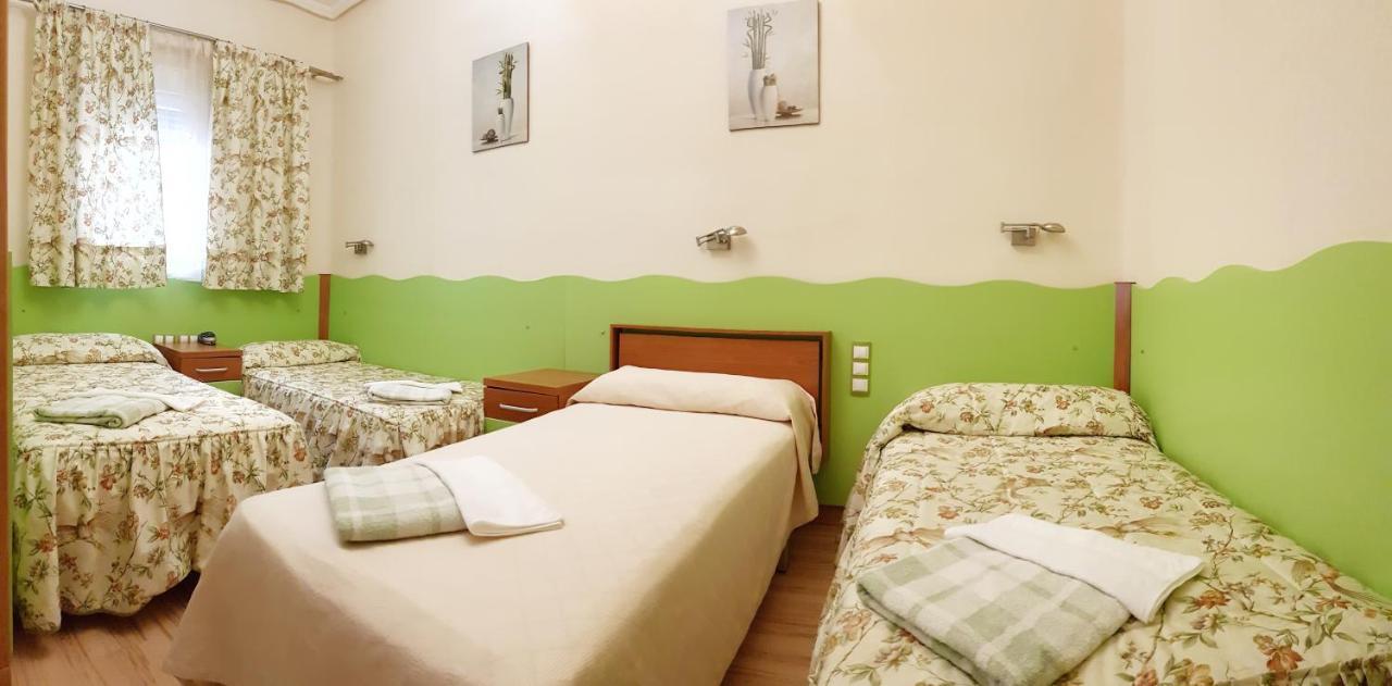 Hostal De La Torre Hostal Economico บายาโดลิด ภายนอก รูปภาพ
